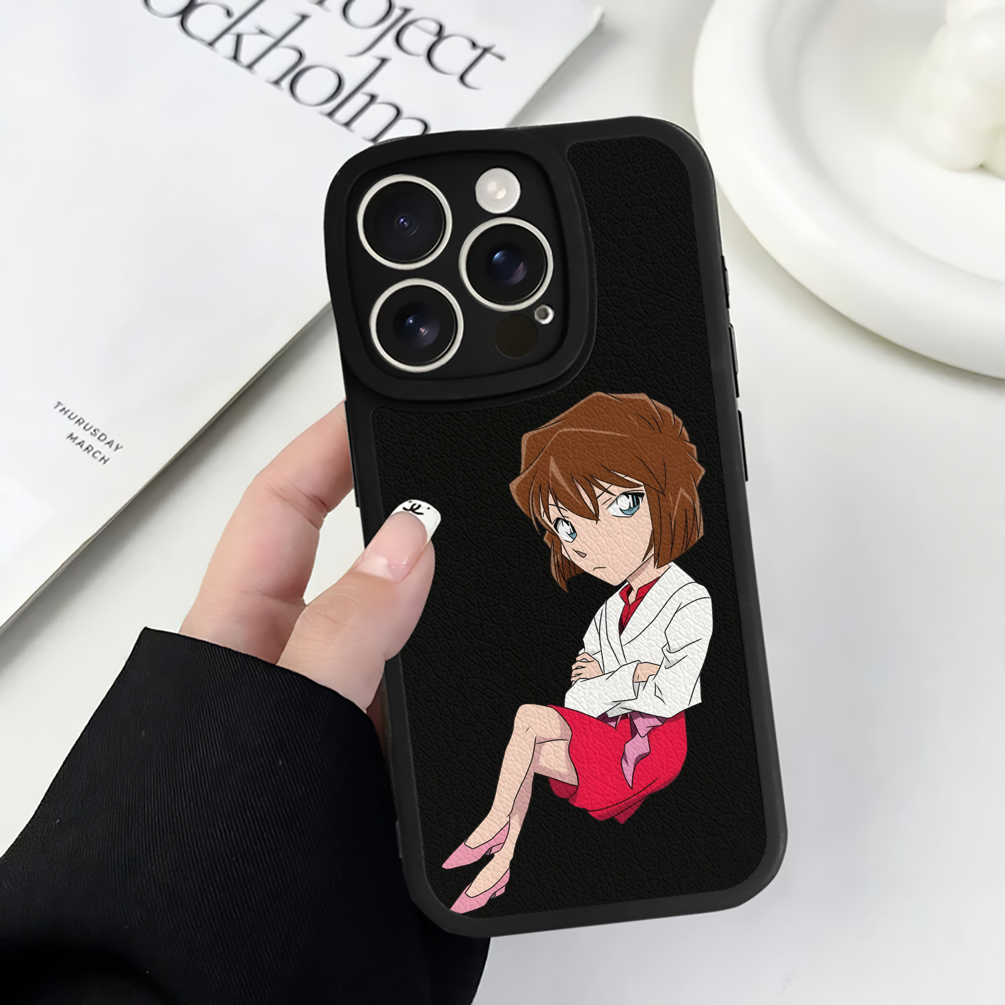 （画像用） 名探偵コナン 灰原 哀 はいばら あい Detective Conan Anita Hailey、Vi Graythorn Haibara Ai 【iPhone 16シリーズ対応】シリコンスマホケース（レザー調） 材質：シリコン